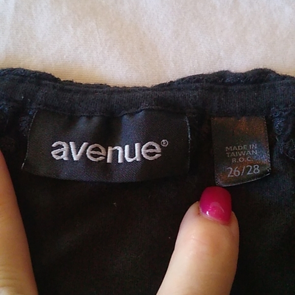 Avenue Black Cotton Drawstring neckline Tee, size 26/28 - Picture 2 of 5